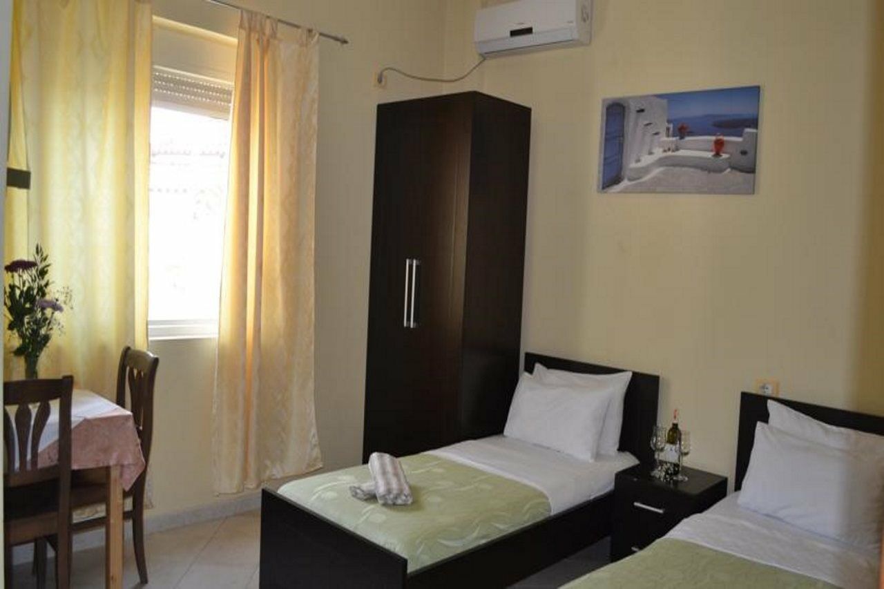 Hotel 4 Stinet Vlore Exterior photo