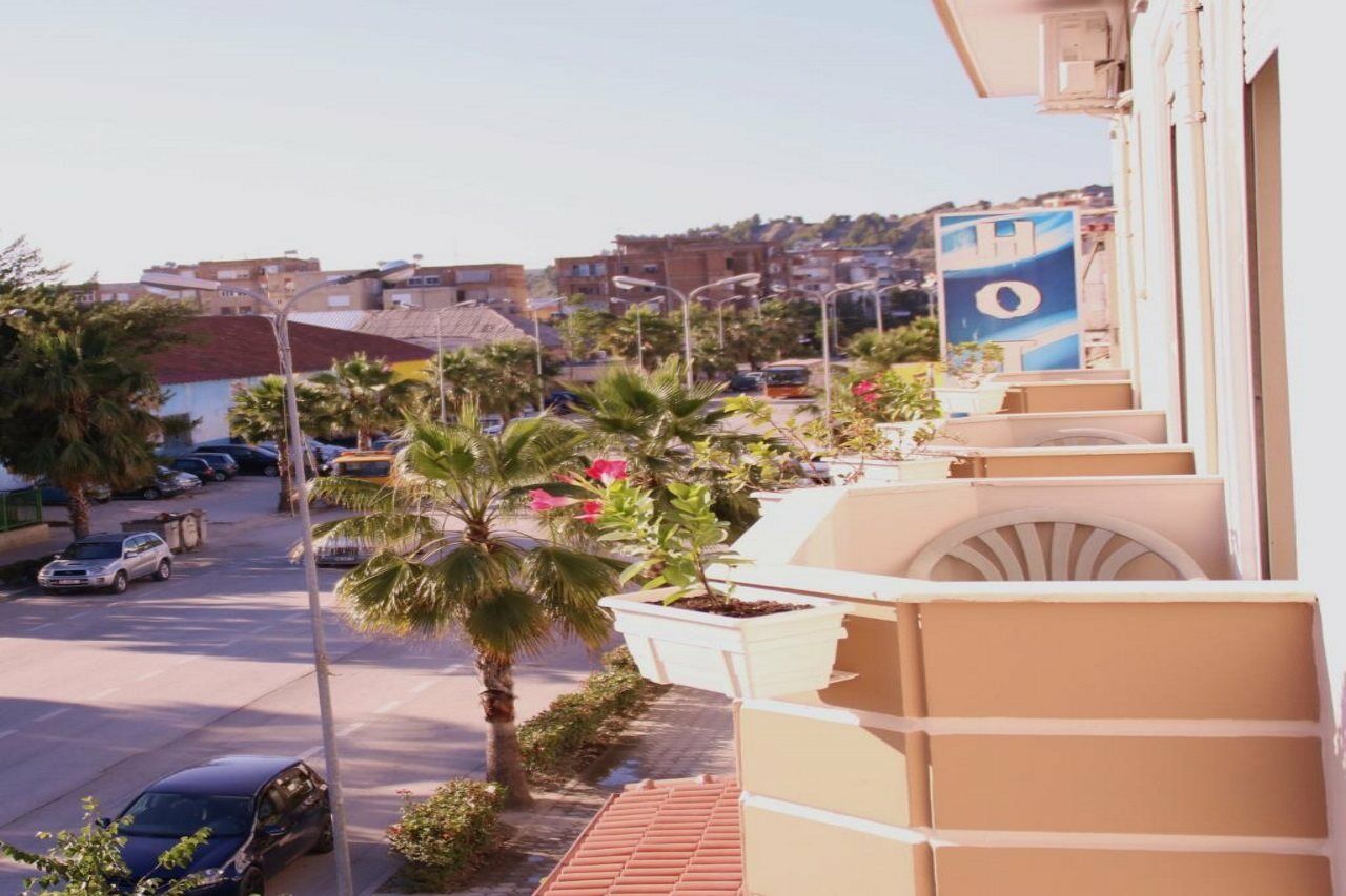 Hotel 4 Stinet Vlore Exterior photo